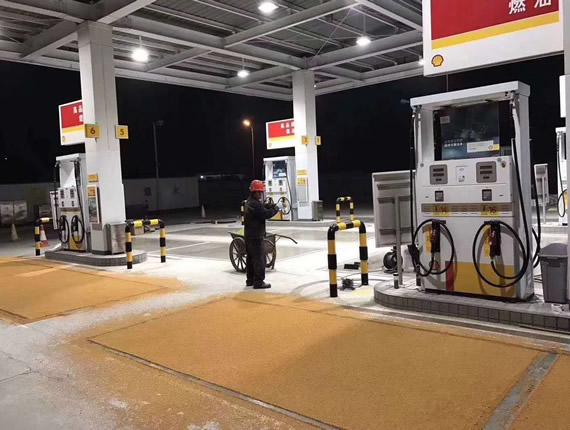广东珠海彩色防滑陶瓷颗粒加油站案例